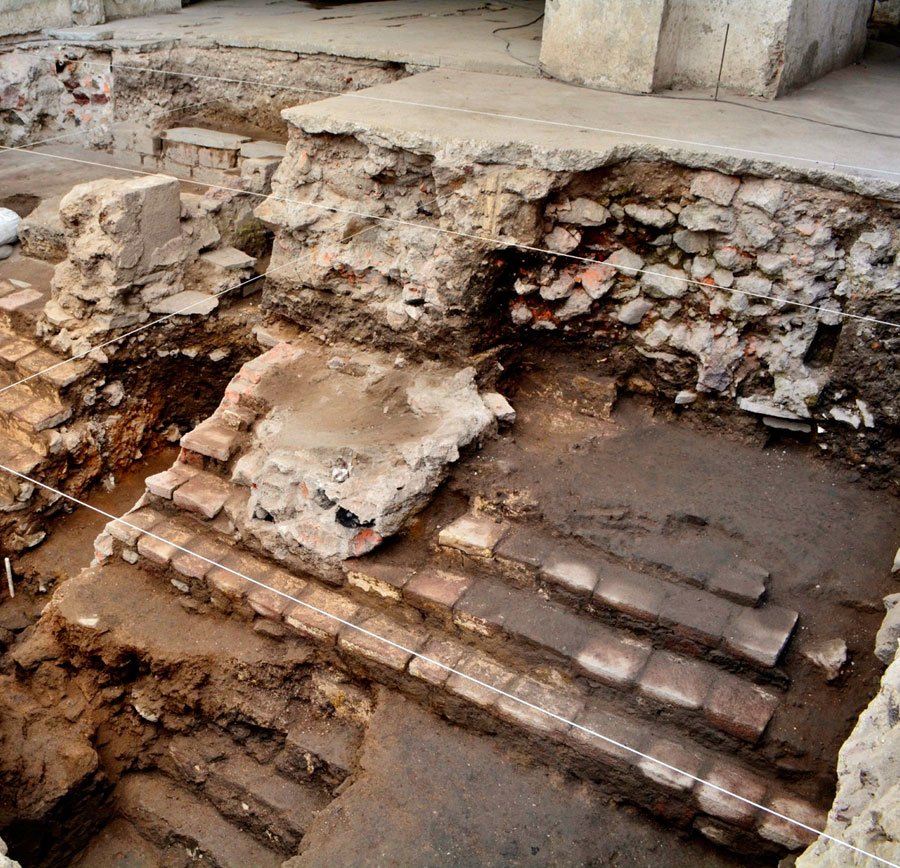 DESCUBREN RESTOS DE LA PRINCIPAL CANCHA DE JUEGO DE PELOTA DE TENOCHTITLAN