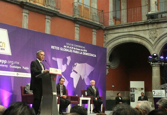 Asiste Jefe de Gobierno a Encuentro Internacional a€œLa Izquierda Democráticaa€