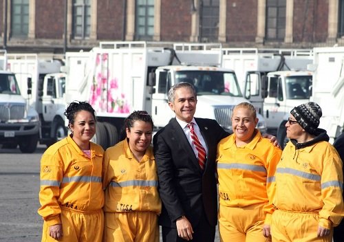 Banderazo de salida a barredoras, cajas de transferencia y camiones recolectores