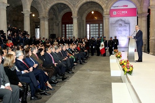 Presenta MM grupo de trabajo para elaborar proyecto de Constitución CDMX