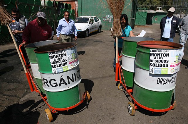 DELEGACIÓN IZTAPALAPA ENTREGA MATERIALES DE TRABAJO A PERSONAL DE LIMPIA