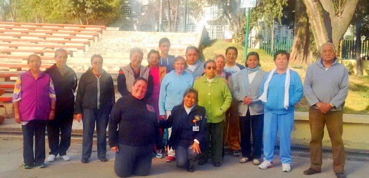 Activación física para adultos mayores en el deportivo 20 de Noviembre (La Rosita)