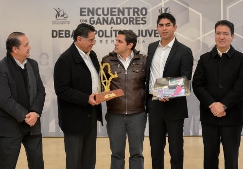 Felicita JHC a ganadores de Debate Político Juvenil