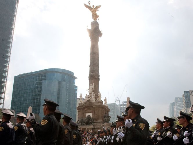 VALIDAN EN COMISIÓN OTORGAR LA MEDALLA AL MÉRITO POLICIAL
