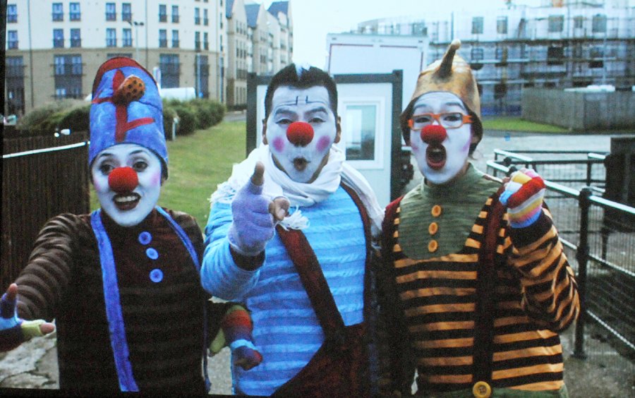 La compañía de danza clown Triciclo Rojo celebra una década de trayectoria