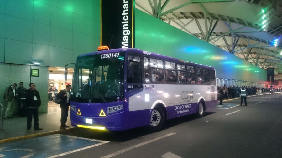 Implementan operativo en el AICM terminal uno a terminal dos, para facilitar traslado de viajeros
