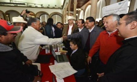 Atiende Gobernador peticiones de campesinos