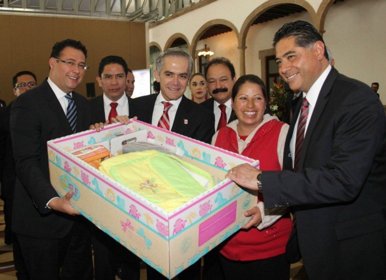 Firma MM convenio para llevar a€œMédico en tu Casaa€ a Durango