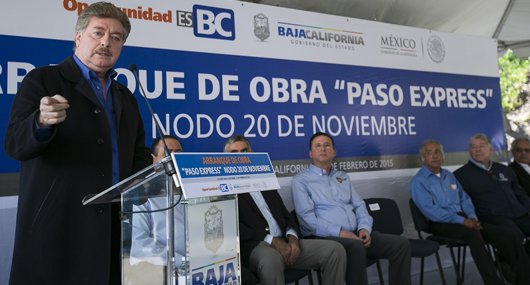 ENCABEZA GOBERNADOR FRANCISCO VEGA EL ARRANQUE DE LA OBRA 