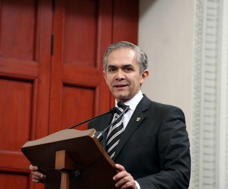 Encabeza Jefe de Gobierno inauguración de la FIL del Palacio de Minería