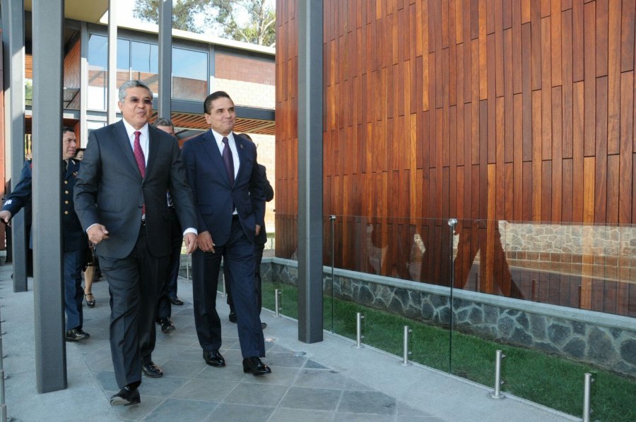 Inaugura Silvano Aureoles salas de oralidad en Ario de Rosales