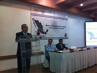 Presenta PGR a periodistas de Oaxaca a€œManual de Prevención de Delitos cometidos contra la Libertad de Expresióna€