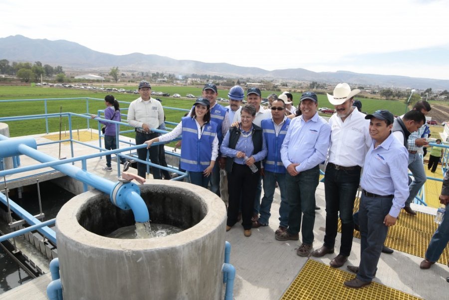 Entrega Miguel Márquez Márquez, la planta de tratamiento de aguas residuales en Cuerámaro.