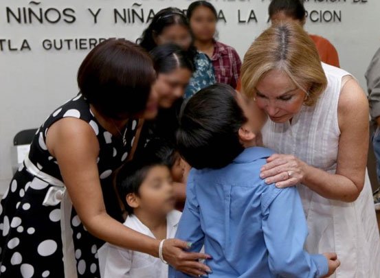 El requisito más importante para adoptar es el amor: Leticia Coello de Velasco
