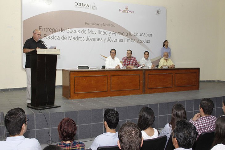 Cumplió el Gobernador, pagó de becas pendientes de movilidad para jóvenes madres estudiantes
