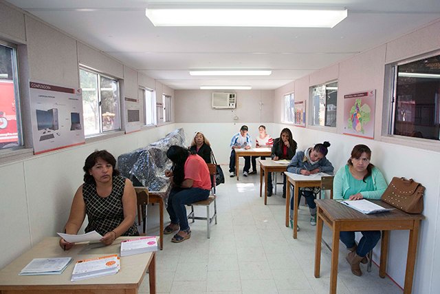 DIONE ANGUIANO INAUGURA a€œAULA MOVILa€ PARA MEJORAR LA EDUCACIÓN EN IZTAPALAPA