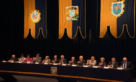 RINDE HOMENAJE LA UNIVERSIDAD NACIONAL A MIGUEL LEÃ“N-PORTILLA EN EL 90 ANIVERSARIO DE SU NATALICIO 