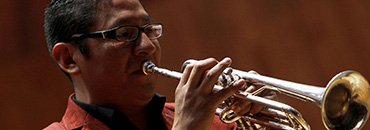 Trompetista de la Orquesta Filarmónica de la Ciudad de México asombra al público como solista