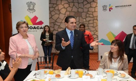Reconoce Silvano Aureoles desempeÃ±o de docentes en proceso de evaluaciÃ³n