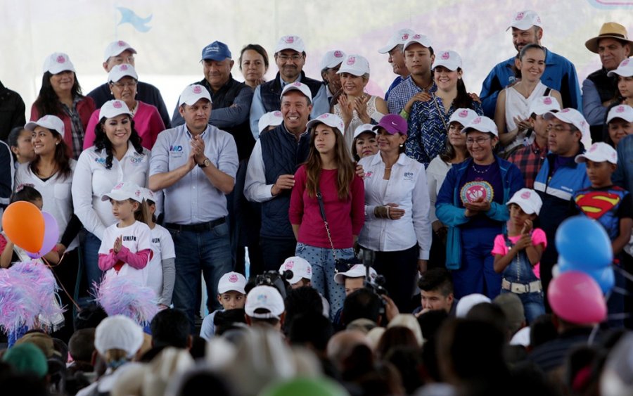 Celebra Miguel Márquez Márquez y la Presidenta del DIF Estatal, Maru Carreño de Márquez el Día de la Familia.