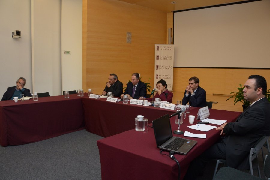 Académicos analizan el proceso de construcción de la Constitución de la Ciudad de México