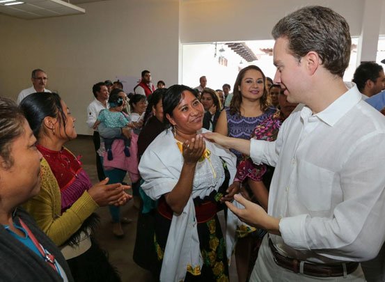 Entrega MVC apoyos del programa a€œUna Semilla para Crecera€ a mujeres indígenas