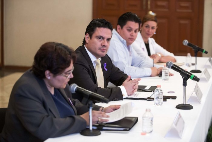 Desigualdad contra mujeres nos afecta a todos como sociedad: Aristóteles Sandoval