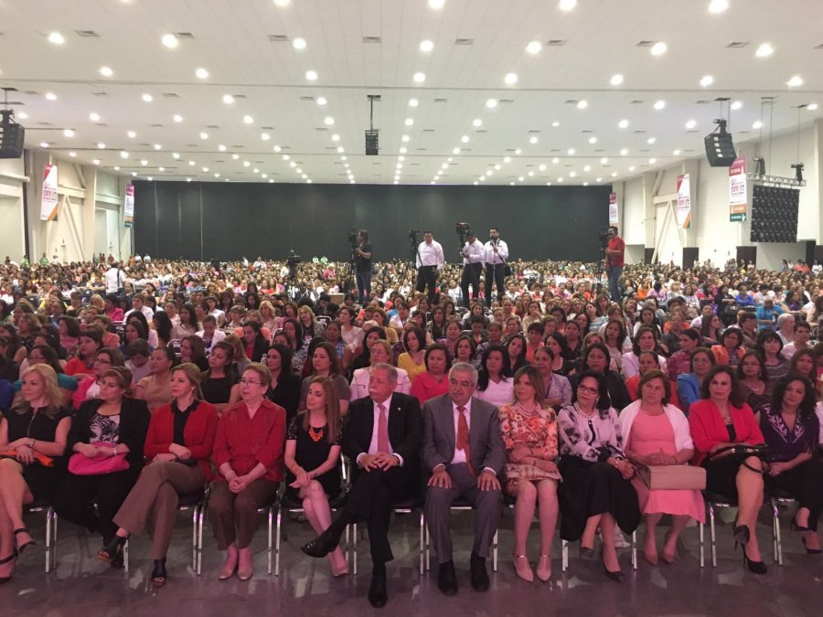 Celebran con más de 7 mil mujeres el Día Internacional de la Mujer