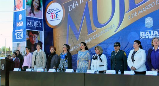 CONMEMORA SEÑORA BRENDA RUACHO DE VEGA EL DÍA INTERNACIONAL DE LA MUJER