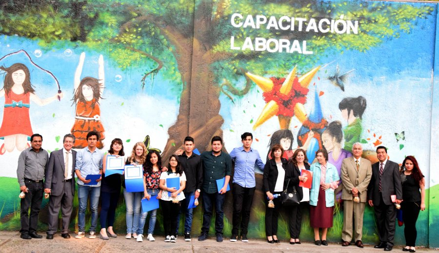 ESTUDIANTES DE LA UNAM RESTAURAN Y PINTAN MURAL PARA PROMOVER LA CULTURA DE LA DONACIÓN