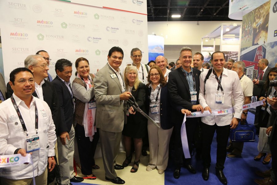 Inaugura el gobernador Mario López Valdez el stand de México en la Convención Mundial de Cruceros de Miami