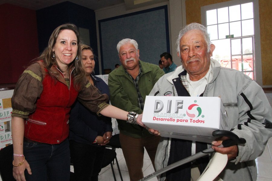 ENCABEZA GONZÁLEZ FOULLON ENTREGA DE MÁS DE MIL 660 DESPENSAS Y PAQUETES DE LECHE