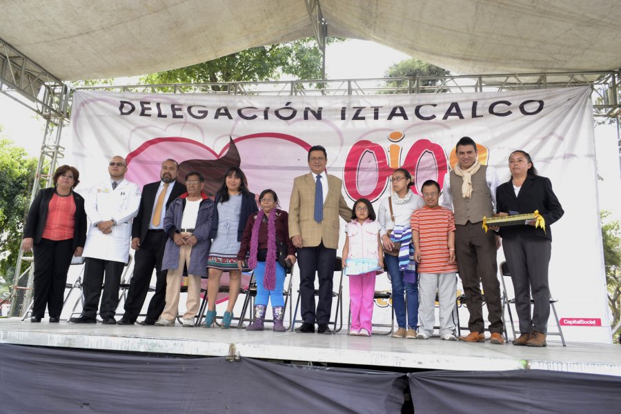 La Delegación Iztacalco entregó 600 pares de anteojos