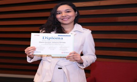 EGRESADA DE LA FES ACATLÃN LOGRA EL PRIMER LUGAR EN CONCURSO INTERUNIVERSITARIO DE EDUCACIÃ“N FINANCIERA 