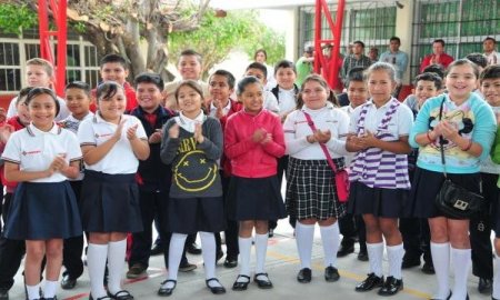 Inicia Gobierno entrega de uniformes y Ãºtiles escolares