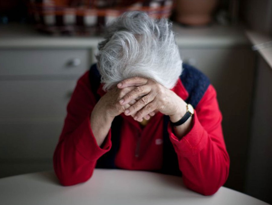 LA CRISIS DE IDENTIDAD CREA UN SINSENTIDO EN LA VIDA DEL ADULTO MAYOR