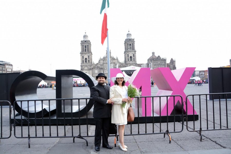 Encabeza Jefe de Gobierno bodas colectivas en Zócalo CDMX