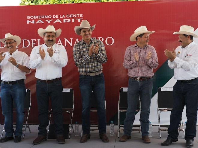 Apoyo total de Roberto a ganaderos