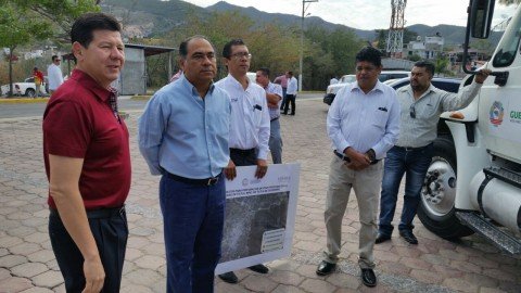 Entrega Héctor Astudillo pipa de agua para el municipio de Tixtla