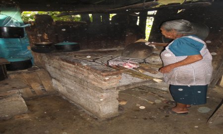 JÃ“VENES DE LA UNAM EQUIPAN COMUNIDADES RURALES CON ESTUFAS SUSTENTABLES 