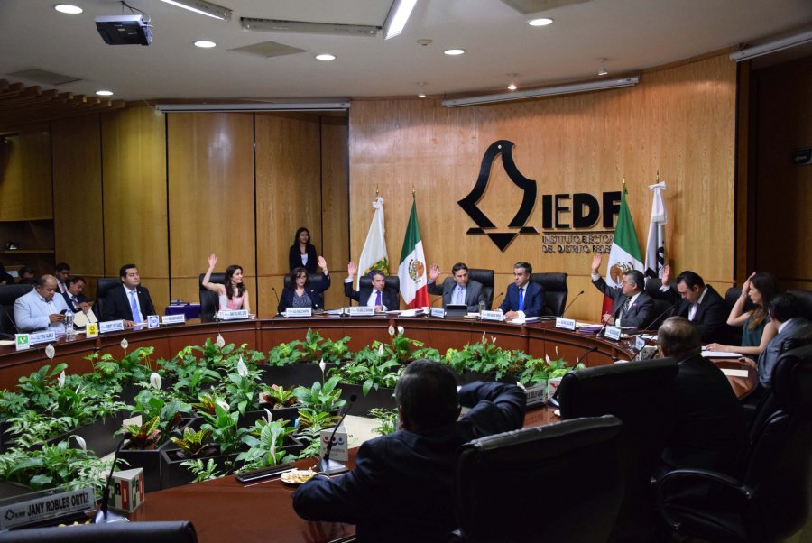El consejero presidente del IEDF, Mario Velázquez Miranda, rinde Informe Anual de actividades 2015