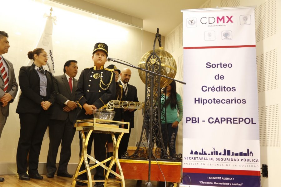 ENTREGA LA SSP-CDMX CRÉDITOS HIPOTECARIOS A ELEMENTOS DE LA POLICÍA BANCARIA E INDUSTRIAL