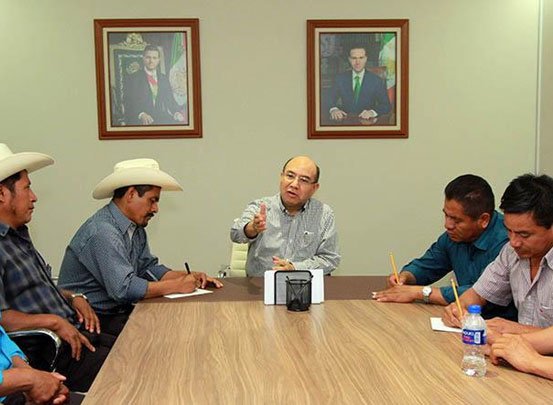 Representantes de bienes comunales de Chalchihuitán se reúnen con Secretario de Gobierno