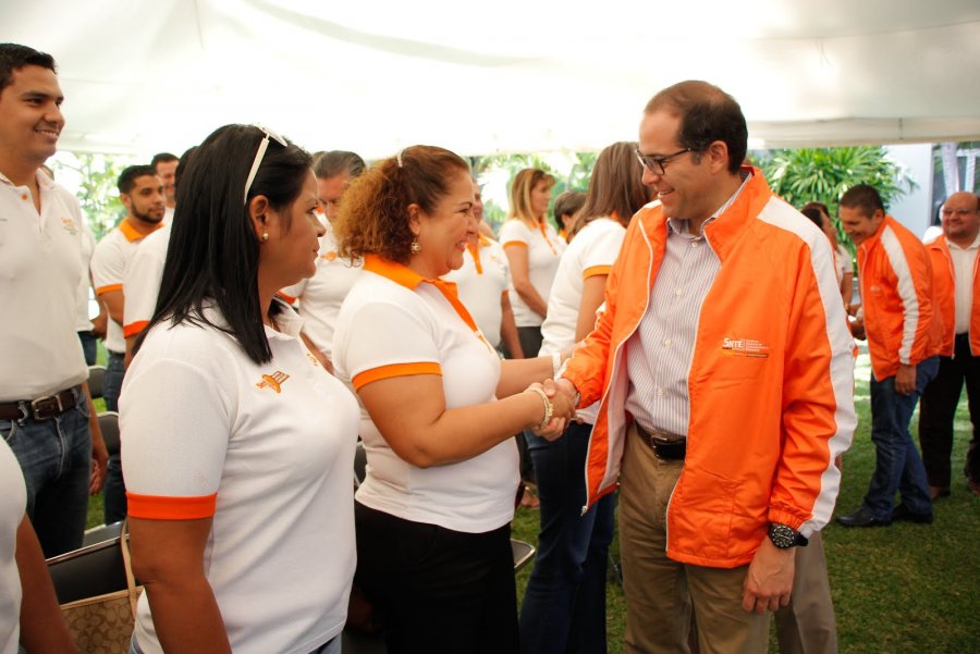 Ignacio Peralta augura buenos tiempos para la educación y la niñez colimense