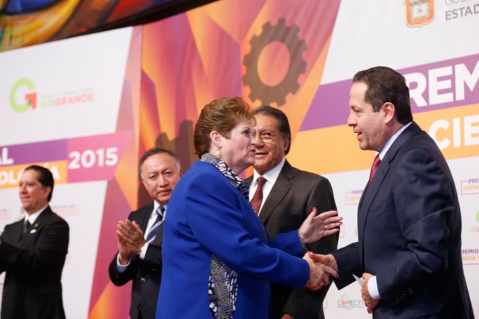 ENTREGA ERUVIEL ÁVILA PREMIO ESTATAL DE CIENCIA Y TECNOLOGÍA 2015