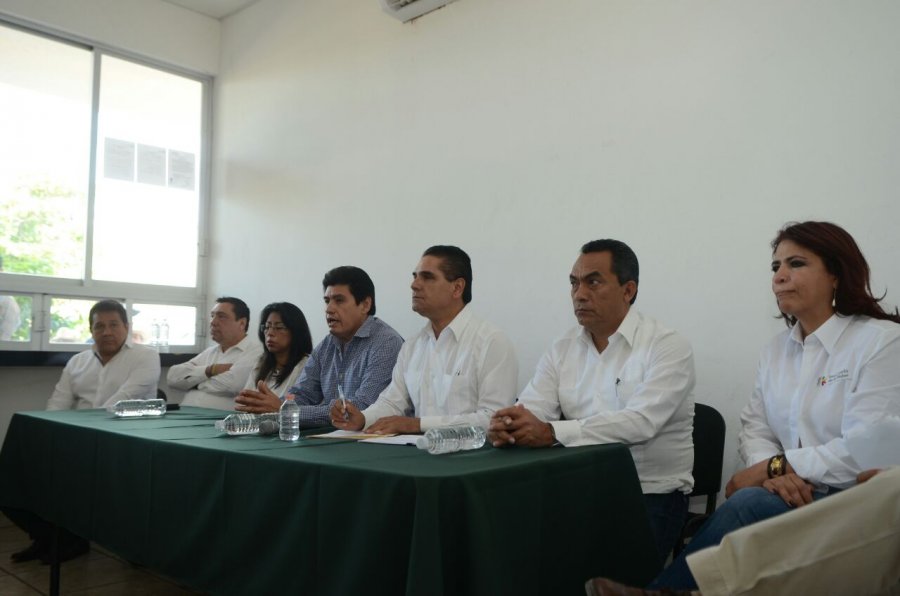 Escucha Gobernador a mujeres del municipio de Múgica