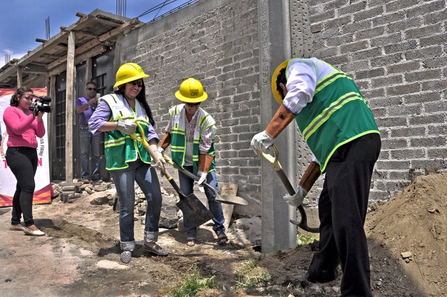 DAN TLALPAN Y CFE BANDERAZO DE INICIO A OBRAS DE ELECTRIFICACIÃ“N PARA CALLES DE LA DELEGACIÃ“N  