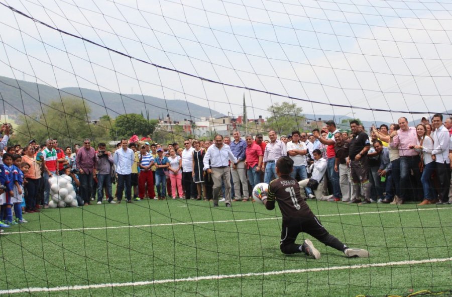 Inaugura el gobernador Héctor Astudillo obras sociales y deportivas en Chilpancingo