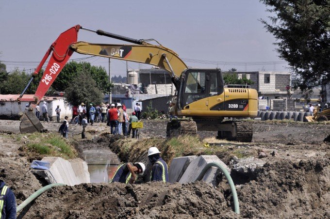 CONTINÚAN ENTREGANDO AGUA POTABLE ANTE FALLA EN SISTEMA CUTZAMALA