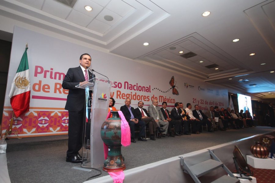 El fortalecimiento de los municipios debe ser fundamental: Silvano Aureoles